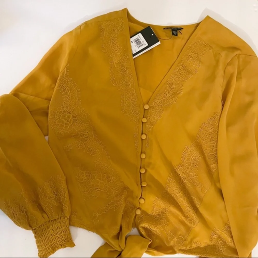 NWT Guess Mustard Long Sleeve Button Front Knotted Bottom Shirt Top Blouse